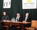 Warszawa, Polski PEN Club, 15 grudnia 2011. Laudacji Leszka Szarugi słuchają (od lewej) Chris Niedenthal, laureat Martin Pollack i prezes Polskiego PEN Clubu Adam Pomorski